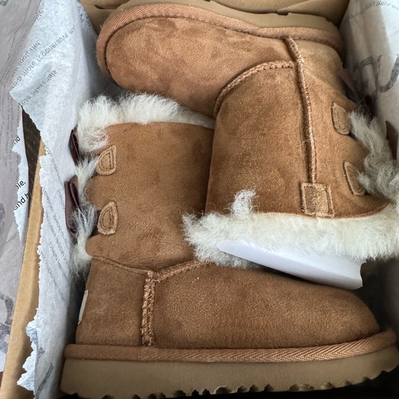 UGG Kids' Brown Boots with Bows - Picture 4 of 6